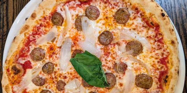 Sausage N’ Onion Pizza