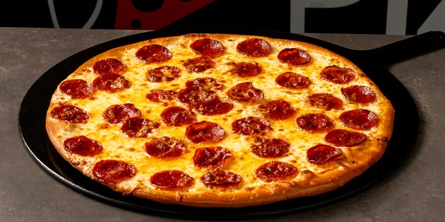 Gluten-Free Pepperoni Alfredo Pizza
