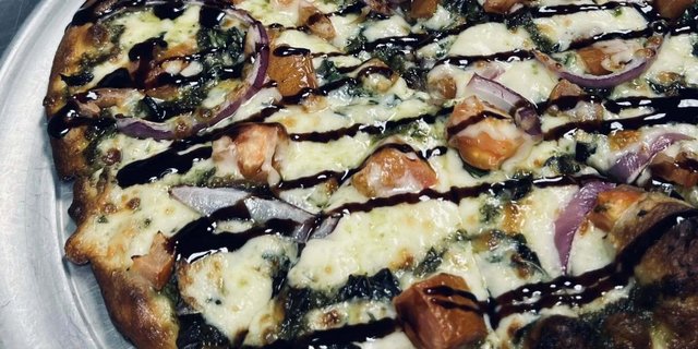 Pesto Pleaser Hand-Tossed Pizza