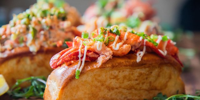 Classic Lobster Roll