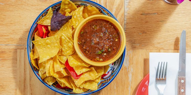 Chips y Salsa Criolla