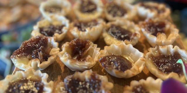Baked Brie in Phyllo Cup