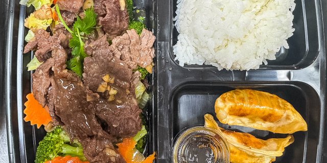 Garlic Beef Boxed Lunch