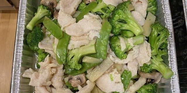 Moo Goo Gai Pan Tray