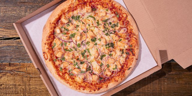 Cauliflower BBQ Chicken Pizza