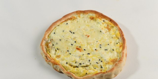 Eggs w/ Cheese Flatbread