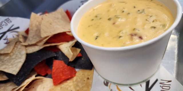 Chips & Chiliqueso Dip