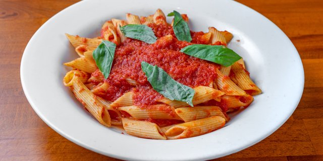 Pasta w/ Tomato Sauce