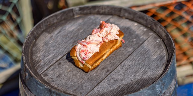 Lobster Roll w/ Mayo