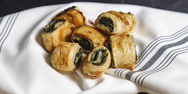 Mini Spinach Puffs