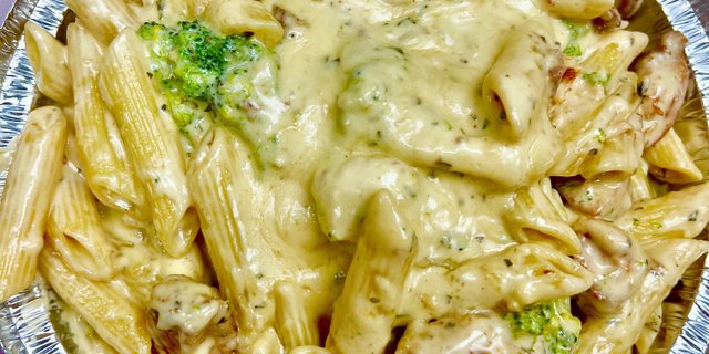 Chicken Broccoli Alfredo Tray