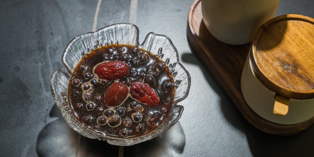 Sweet Red Bean Soup w/ Honey Date
