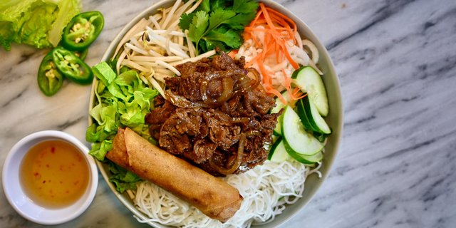 Seared Beef Noodle Salad