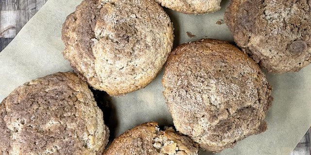 Dozen Cinnamon Streusel Muffins