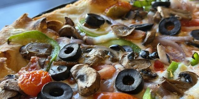 Roasted Veggie Pizza w/ Cauliflower Crust