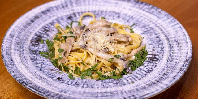 Mushroom Chicken Alfredo Pasta