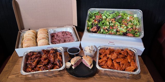 Wing & 'Weck Combo