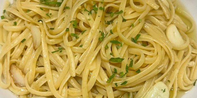 Pasta w/ Garlic & Oil