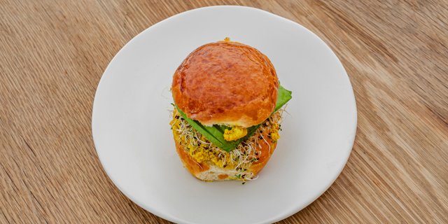 Scrambled Tofu Breakfast Sandwich