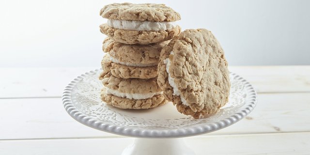 Vegan Oatmeal Whoopie Pies