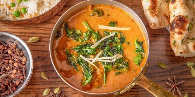 Chicken Curry Baby Spinach Tray