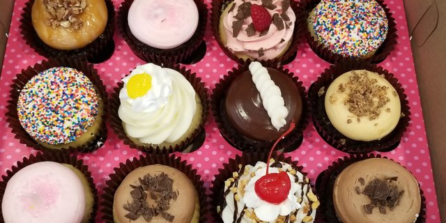 Box of 12 Cupcakes