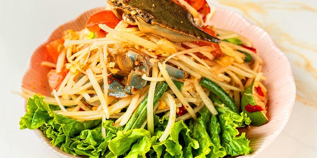 Thai Papaya Salad w/ Raw Blue Crab