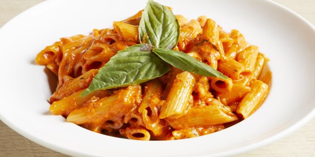 Individual Pasta w/ Spicy Vodka Sauce