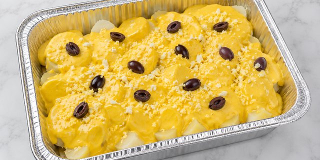 1/2 Tray Papa a la Huancaína
