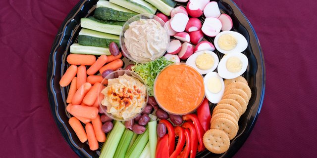 Crudité & Spreads Board