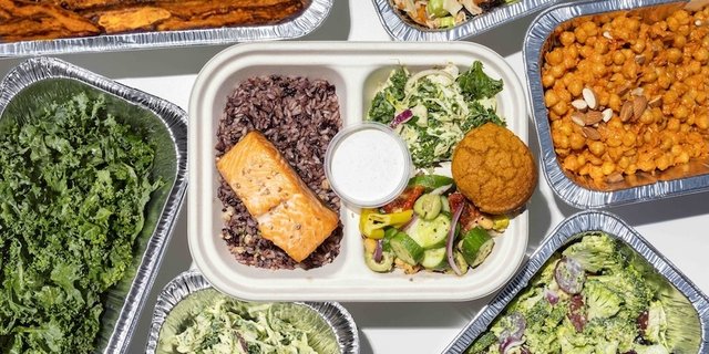 Build-Your-Own Plate Market Spread