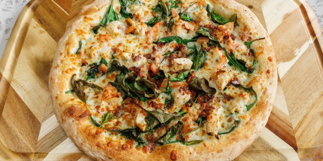 Spinach & Chicken Pizza