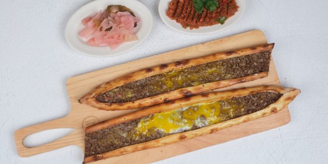 Ground Meat w/ Two Eggs Pide
