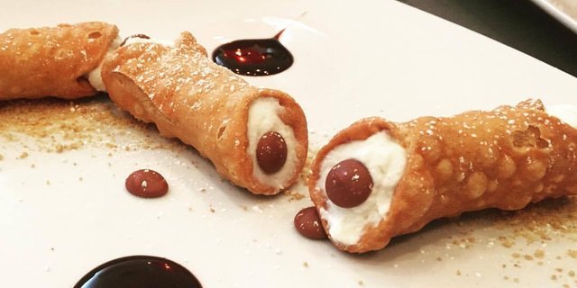 Cannoli & Cream Tray