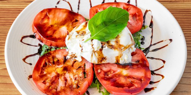 Burrata alla Caprese