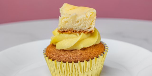 Dozen Lemon Cheesecake Cupcakes