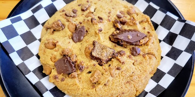 Reese's Peanut Butter Cup Cookie