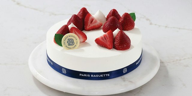 Strawberry Soft Cream Cake