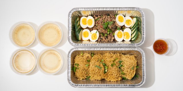 Pad Ka-Phrao w/ Egg Noodle Pan