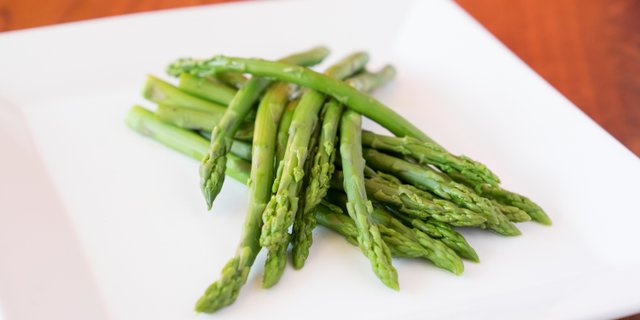 Vegan Steamed Asparagus