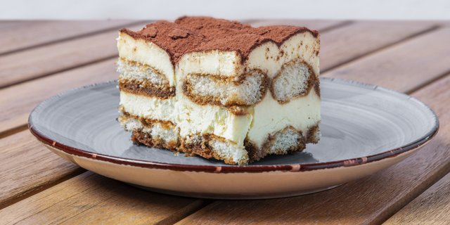 Tiramisu Cake