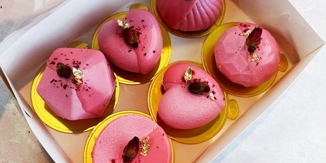 Vanilla Bean Strawberry Mini Mousse Cake