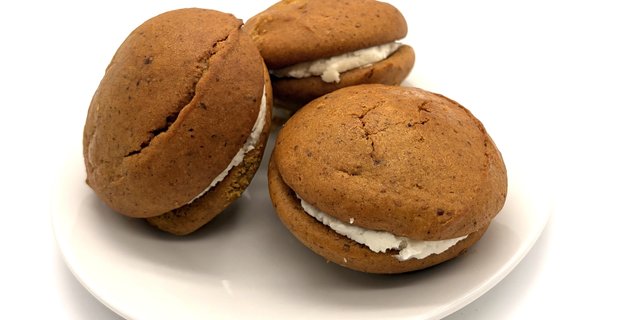Pumpkin Spice Whoopie Pie