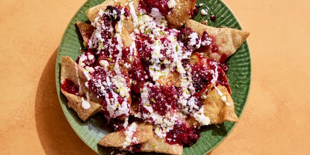 Dessert Berry Nachos