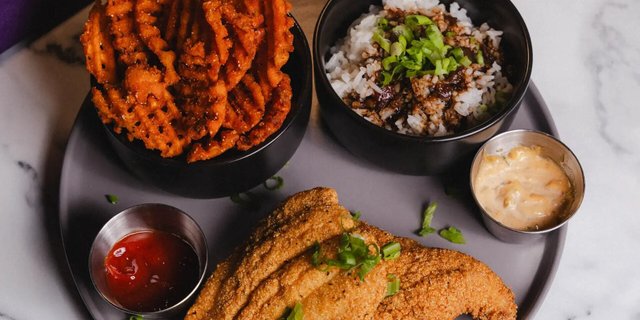 Uncle Manuel's Delta Catfish Entrée