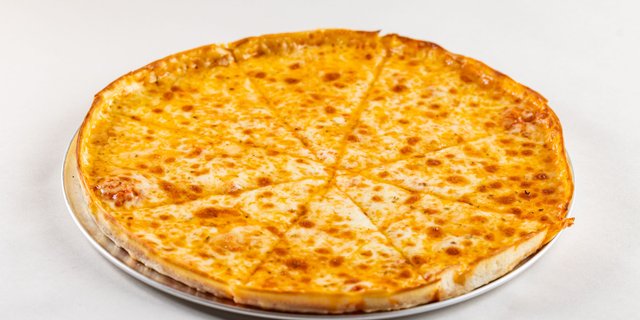 Quattro Formaggio House Deluxe Pizza