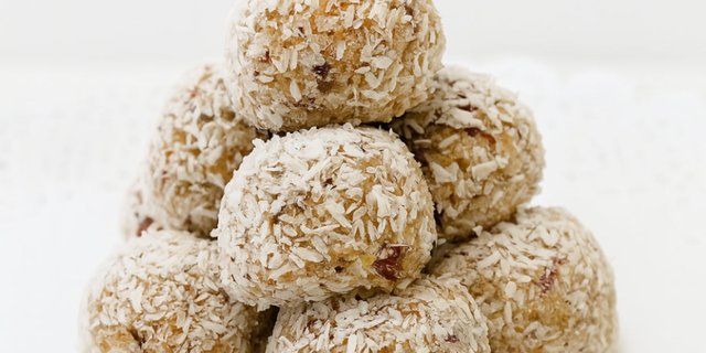 Cranberry Pistachio Snowballs