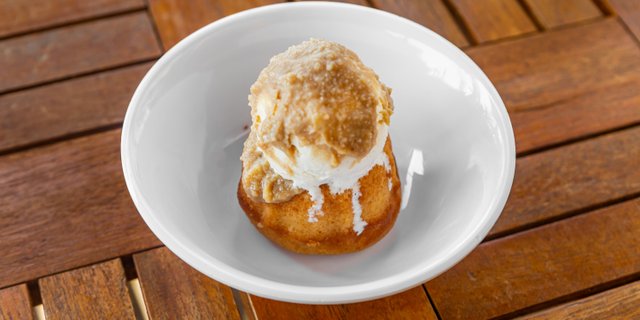 Dozen Rum Cakes
