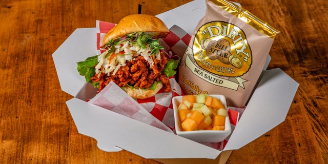 Faux "Q" Sandwich Box