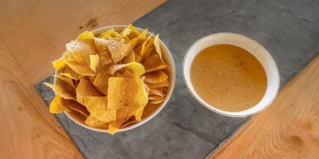 Queso & Chips